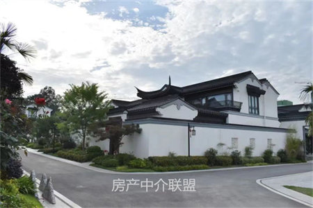 建设路学区房三室两厅精装修150平米出售